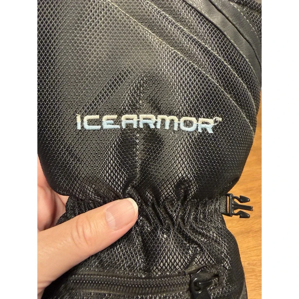 ICEARMOR By CLAM Soft Shell Thinsulate Winter Mitten Zip Pocket S/M